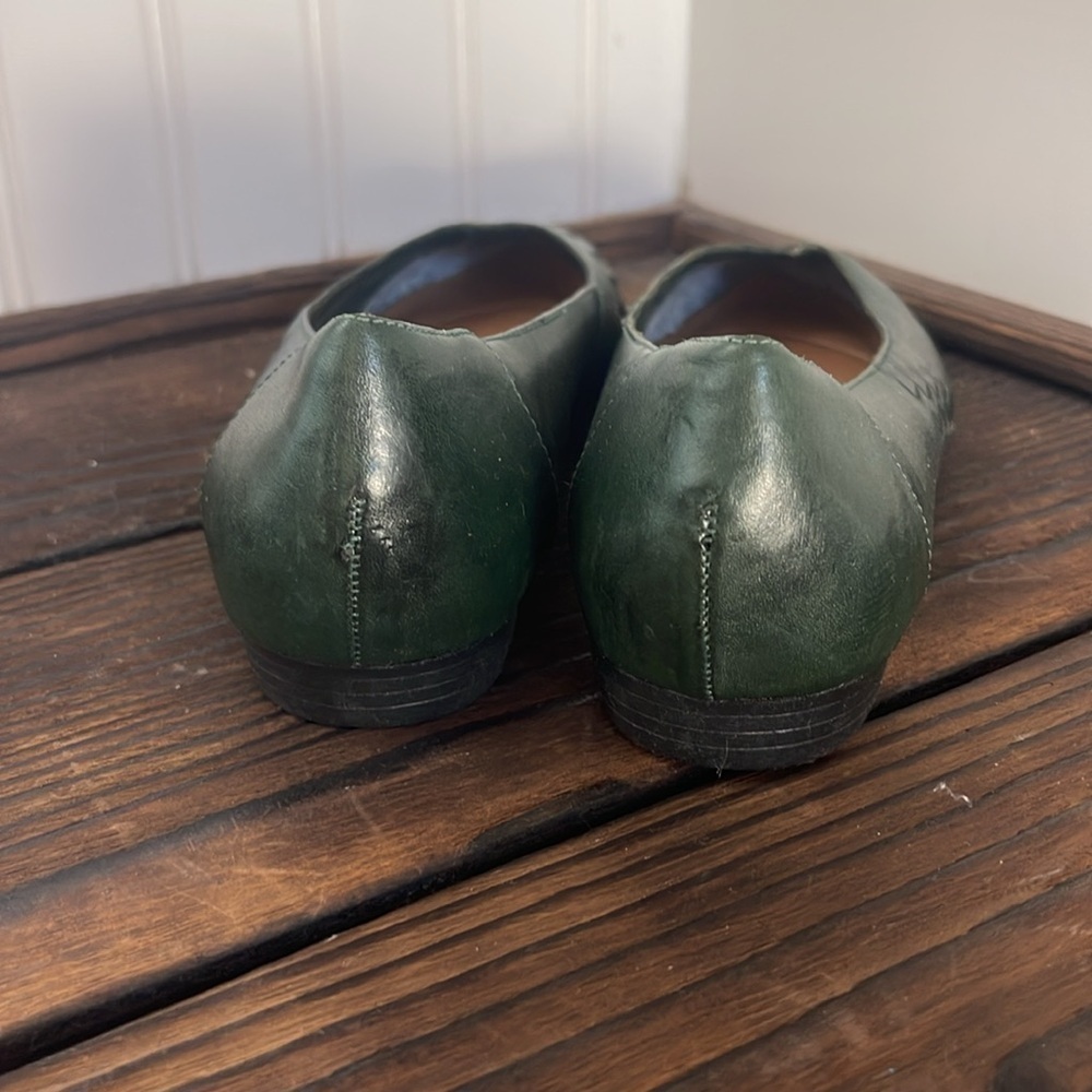 NWT Revolution Women's Leather Dark Hunter Green Woven Flats - Picture 5 of 8